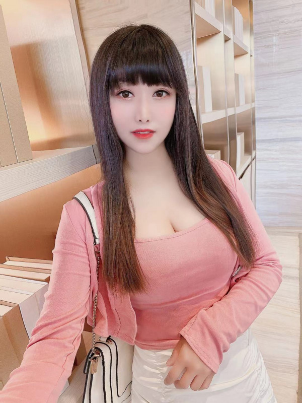 黑长直细腿小姐姐